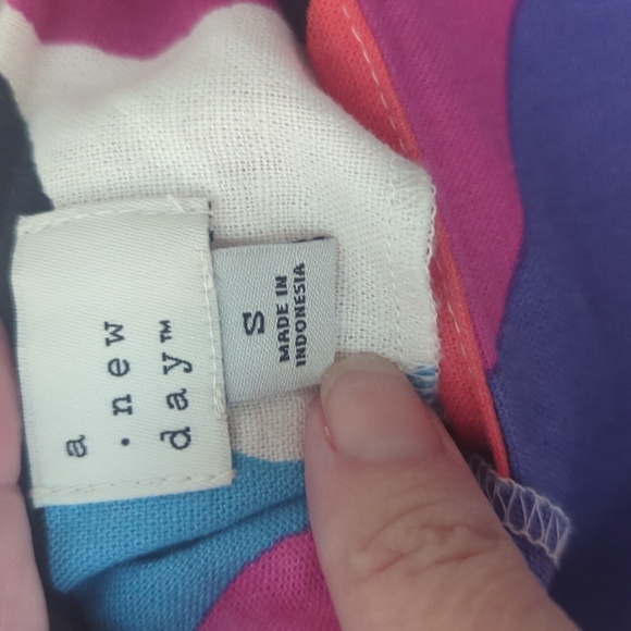 Sleeveless Linen Dress - Picture 5 of 7